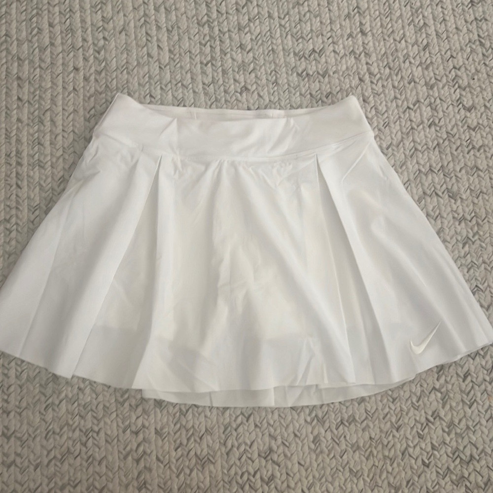 NWOT Nike tennis skirt